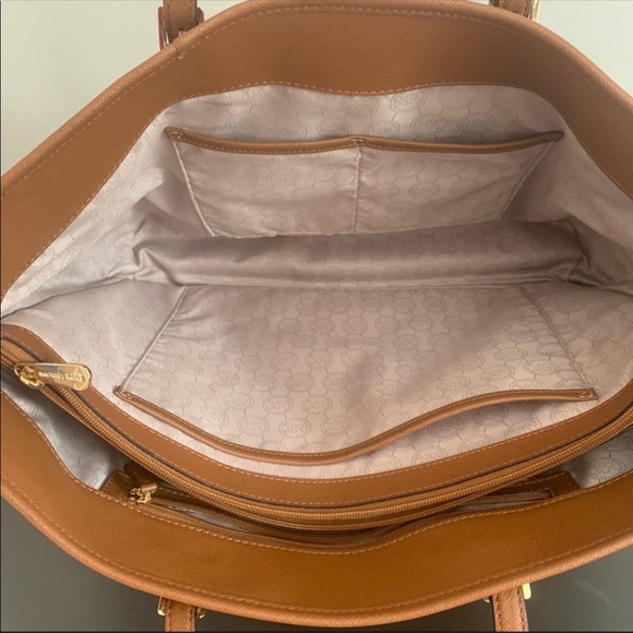 “SOLD”Authentic Michael Kors Jet Set bag - Picture 6 of 11